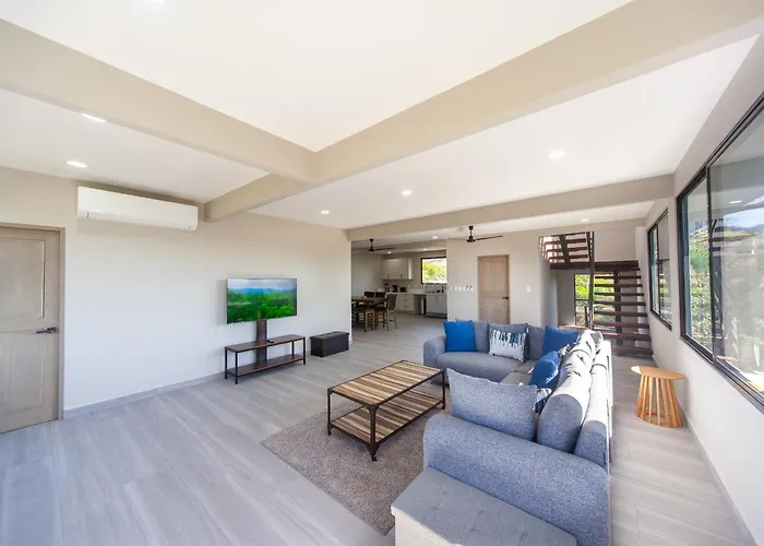 Сasa de vacaciones Tropical 4 Bedroom Master Bedroom With Ocean View & Shared Pool Nicoya