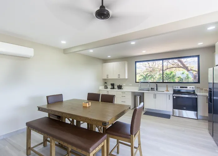 Tropical 4 Bedroom Master Bedroom With Ocean View & Shared Pool * Nicoya