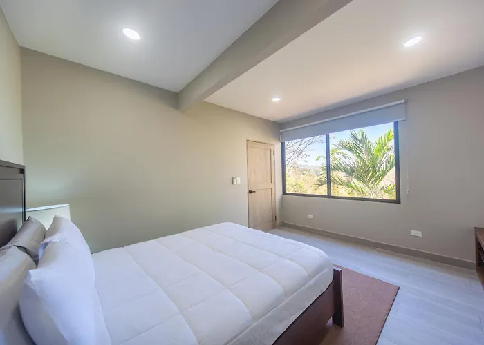 Сasa de vacaciones Tropical 4 Bedroom Master Bedroom With Ocean View & Shared Pool Nicoya