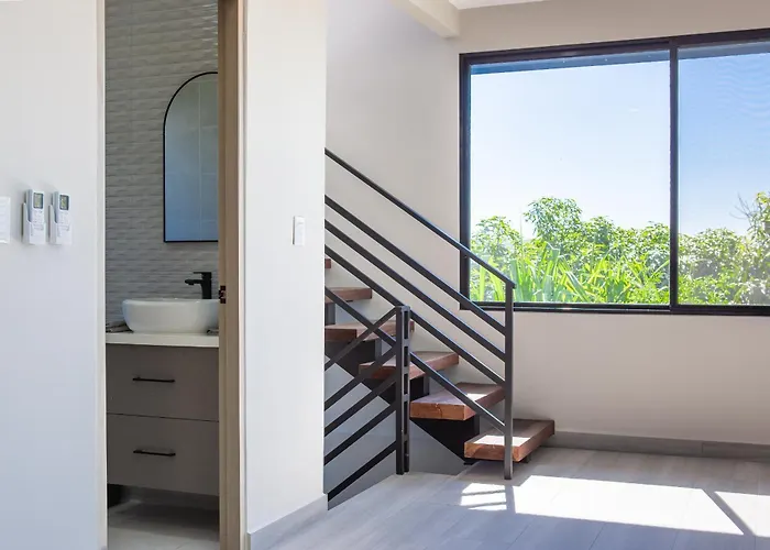 Tropical 4 Bedroom Master Bedroom With Ocean View & Shared Pool Nicoya