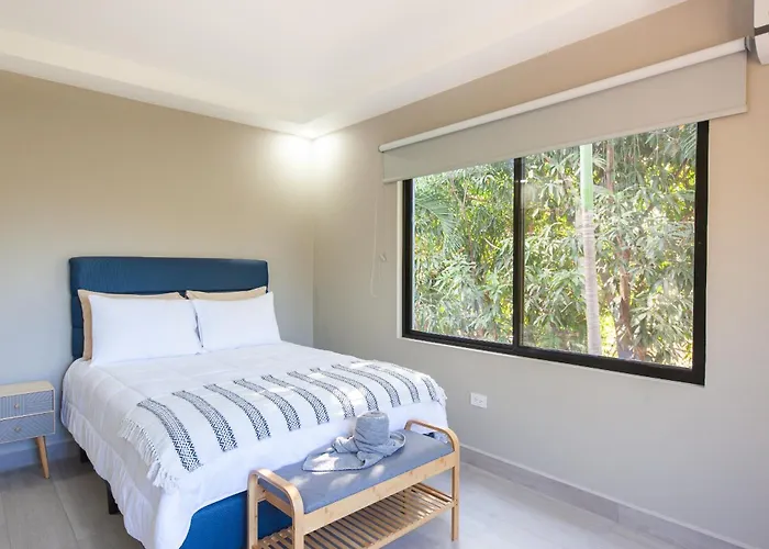 Tropical 4 Bedroom Master Bedroom With Ocean View & Shared Pool